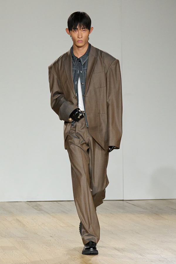 SHAO NY SS25 RUNWAY SHOW — image 11